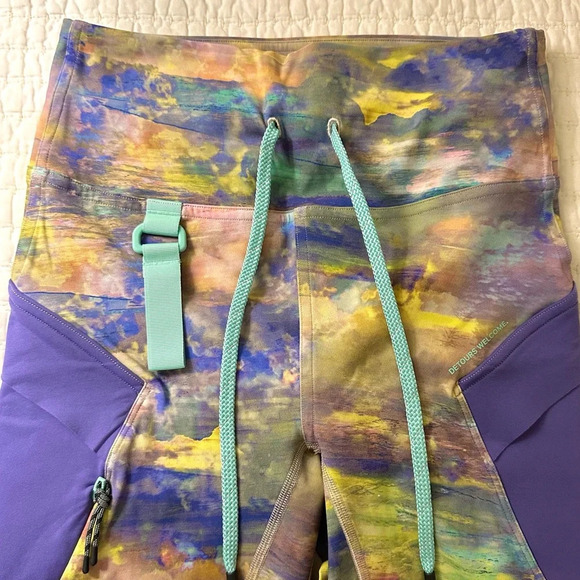 Lululemon Cargo Super-High-Rise Hiking Short 8" Size 4 - Picture 7 of 8